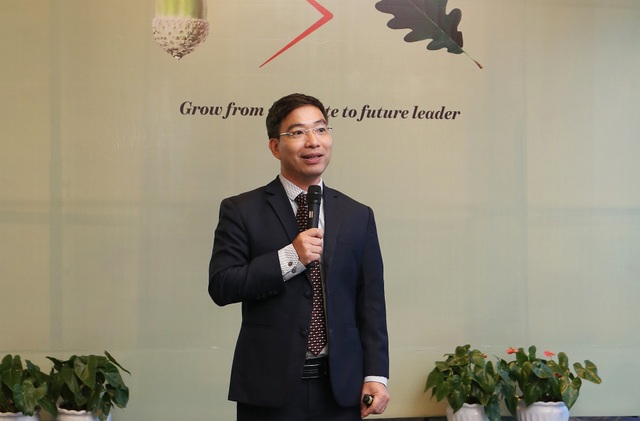 Nhiều cơ hội cho học viên ICAEW được sang học tập và làm việc tại Malaysia - 2 Ông Trần Hồng Kiên – Phó tổng giám đốc Bộ phận dịch vụ Kiểm toán, PwC Việt Nam chia sẻ với sinh viên về cơ hội nghề nghiệp ngành tài chính kiểm toán