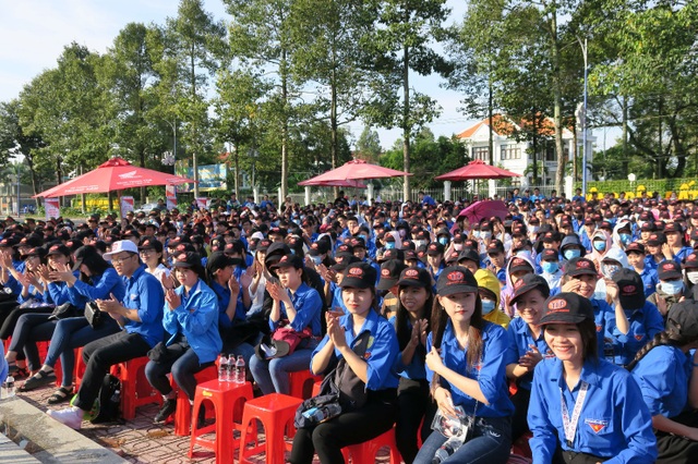 Phát động Cuộc thi “Thanh niên với Văn hóa giao thông” trên toàn quốc - 2 Lễ phát động thu hút đông đảo đoàn viên, thanh niên tham dự