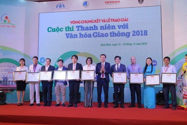 Nâng cao nhận thức văn hóa giao thông cho thanh niên - Ảnh 6. Nâng cao nhận thức văn hóa giao thông cho thanh niên - Ảnh 6.