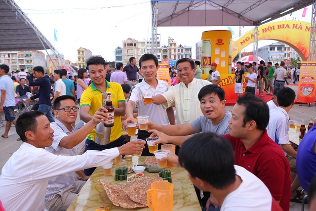 Người dân Thành Tuyên háo hức chờ đón ngày Hội bia Hà Nội 2016 - 2