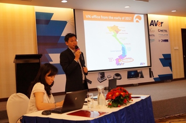 Ông Tony Chen - Đại diện hãng AVer giới thiệu tổng quát về sự phát triển của AVer và thị trường tiềm năng tại Việt Nam