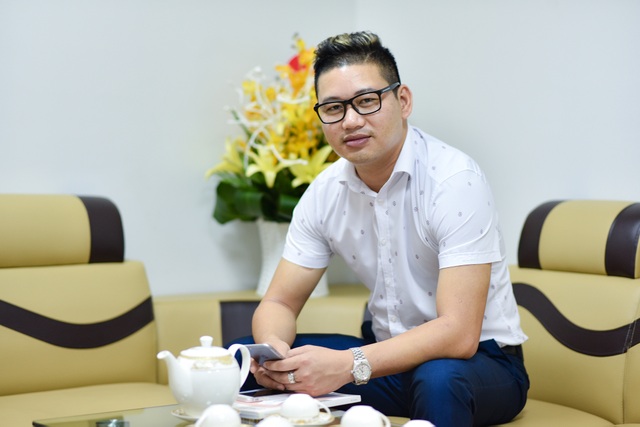 Điều tạo nên thương hiệu sống đẳng cấp giới doanh nhân? - 1
Doanh nhân Đào Văn Hùng lựa chọn nhẫn Bạch kim trong mọi lúc