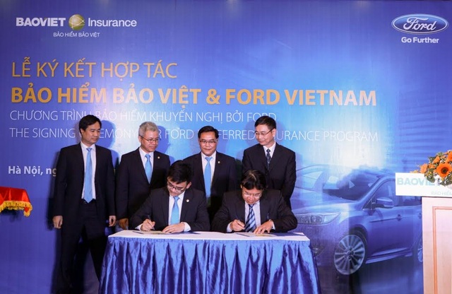 Bảo hiểm Bảo Việt và Ford Việt Nam ký kết hợp tác - 1 Ông Nguyễn Quang Hưng - Phó Tổng giám đốc TCT Bảo hiểm Bảo Việt và Ông Phạm Hùng Thái - Phó Tổng giám đốc Công ty Ford Việt Nam ký kết thỏa thuận hợp tác triển khai sản phẩm Bảo hiểm Khuyến nghị bởi Ford