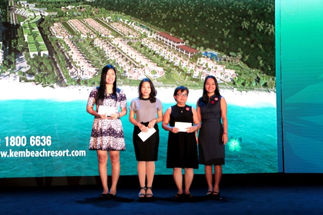 Sun Premier Village Kem Beach Resort chinh phục giới đầu tư BĐS cao cấp ngay ngày đầu ra mắt - 2
Trao giải tại sự kiện ra mắt Sun Premier Kem Beach Resort tại TP. HCM