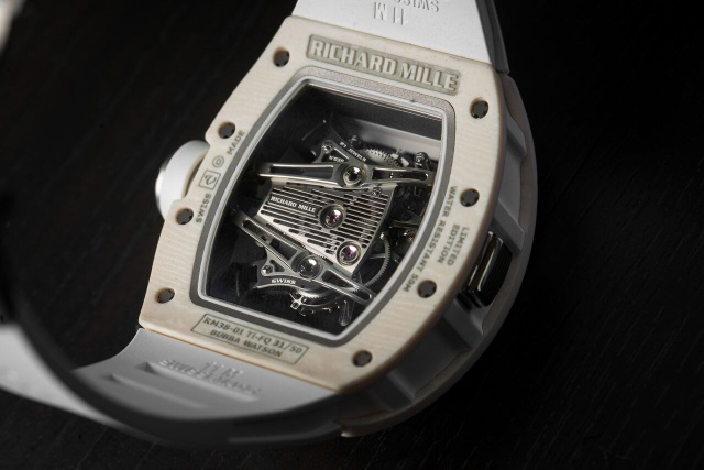 Richard Mille G-Sensor: Khi Grand Complications và Công nghệ hiện đại hòa làm một - 5
Sự khác biệt này bắt nguồn từ việc những cú swing có phát lực quá mạnh của tay golf Bubba Watson đã phá hủy RM 38 – mẫu đồng hồ tiền thân của RM 38-01 vốn có giới hạn đo lực là 8 Gs.
