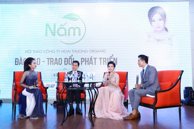 Sao Việt rạng rỡ dự sự kiện của Hoài Thương Organic - 3 Tiến sĩ Trần Phi Hoàng đã chia sẻ nhiều kiến thức về xu hướng Marketing, kinh doanh và tư vấn khách hàng cho hệ thống công ty
