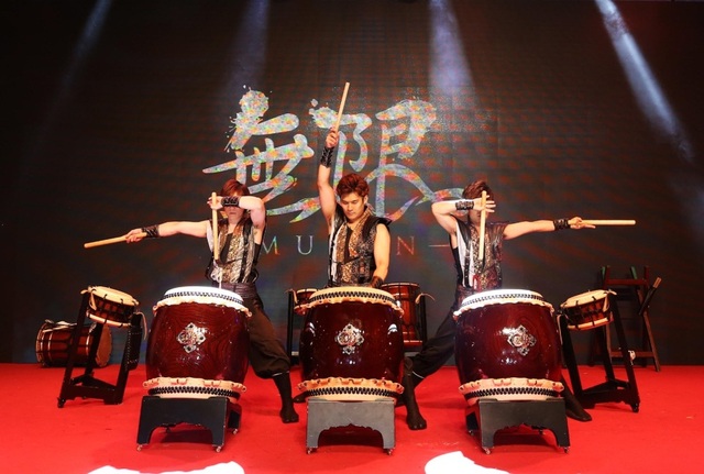 15.000 lượt khách phấn khích tham dự lễ hội Nhật Bản Feel Japan in Vietnam 2017 - 3 Màn trình diễn của một trong những nhóm trống “đắt show” nhất hiện nay tại Nhật Bản, từng lưu diễn qua các sân vận động lớn của Nhật Bản trong “Japan Dome Tour” và lưu diễn vòng quanh châu Âu