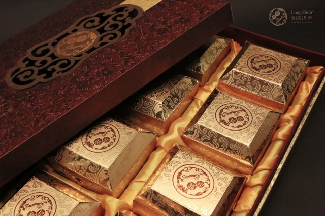 Bánh Trung Thu Long Đình – Hương vị Hồng Kông đích thực - 2 Long Đình Phú Quý – Lời chúc thịnh vượng, phát đạt.