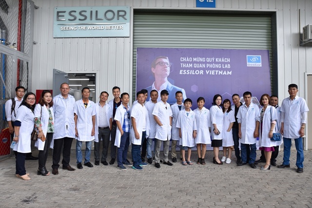 Sự kiện chào đón khách hàng đến tham quan phòng Lab Essilor Vietnam
