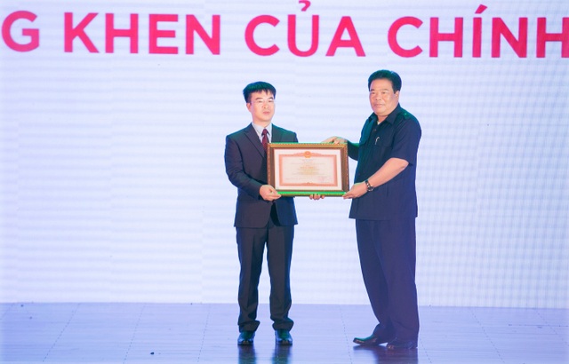 TVPHARM 25 năm “Tự hào lịch sử – Vững bước tương lai” - 1 Đại diện TV.Pharm nhận bằng khen của Thủ tướng Chính phủ