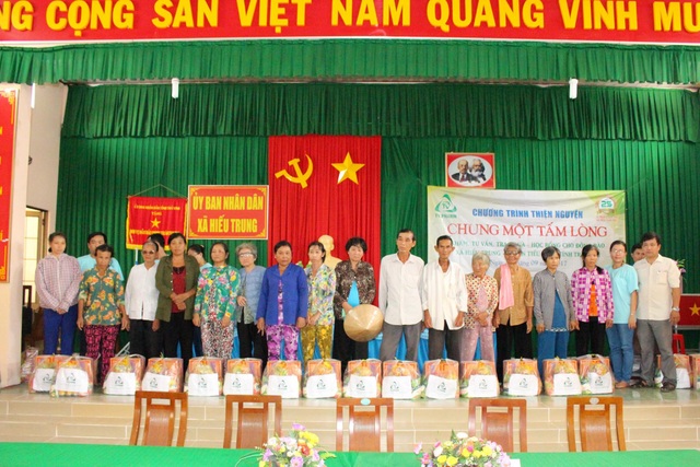 TVPHARM 25 năm “Tự hào lịch sử – Vững bước tương lai” - 3
Chương trình thiện nguyện tại huyện Tiểu Cần, tỉnh Trà Vinh