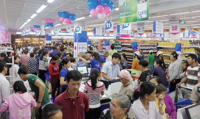 Khách hàng rầm rộ mua sắm siêu giảm giá kiểu Black Friday của Co.opmart - 4 Chương trình siêu khuyến mãi luôn thu hút một lượng lớn khách hàng đổ về siêu thị Co.opmart
