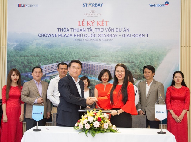 MIKGroup ký kết thỏa thuận hợp tác toàn diện với VietinBank chi nhánh Bắc Sài Gòn - 2 Bà Lê Thị Hải Châu – CTHĐQT - TGĐ Công ty CP Starbay Việt Nam và Ông Vũ Quôc Việt – Giám đốc CN Bắc Sài Gòn Ngân hàng Vietinbank cùng ký kết hợp đồng tài trợ vốn cho dự án Crowne Plaza Phú Quốc Starbay