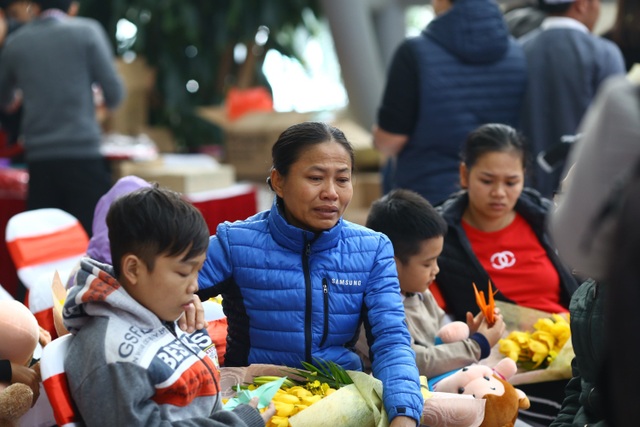 ‘Vui vì đã đem lại hạnh phúc cho người khác’ - 2 Hai mẹ con chị Bùi Thị Hiền (Thạch Thành, Thanh Hóa) tại Chương trình Tuần lễ hồng EVN lần III