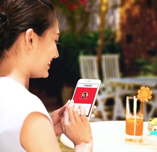 Cách tiết kiệm hàng chục triệu đồng khi dùng sản phẩm dịch vụ ngân hàng - 1 Chỉ cần đăng ký gói tài khoản ngân hàng một lần, bạn có thể nhận ngay 3 sản phẩm: Tài khoản thanh toán, Thẻ ghi nợ quốc tế Easy Shop Premium, Dịch vụ ngân hàng điện tử M-Banking (bao gồm: Internet Banking, Mobile Banking và SMS Banking).