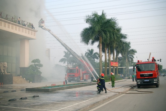 Tập đoàn Nam Cường: Đồng loạt triển khai tập huấn nghiệp vụ PCCC tại các khu đô thị - 4 Diễn tập PCCC tại tòa nhà văn phòng Nam Cường – Khu đô thị Dương Nội
