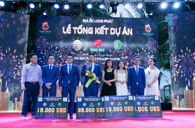 Địa ốc Long Phát cùng với Hương Tràm, Only C, Trang Moon vui đêm Gala Phú Quốc - 4 Các trưởng phòng kinh doanh đạt thành tích cao đã được khen thưởng xứng đáng
