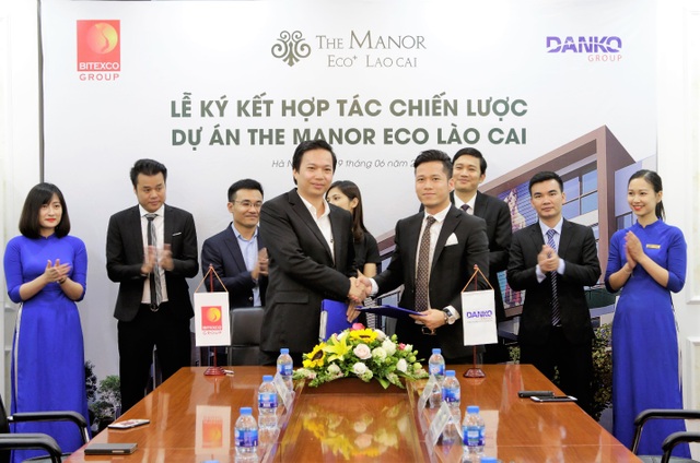 Cú bắt tay hợp tác chiến lược giữa Danko Group và CTCPĐT và PT Sapa Lào Cai - 1
Lễ kí kết hợp tác giữa Danko Group và Công ty CP Đầu tư & Phát triển Sapa Lào Cai