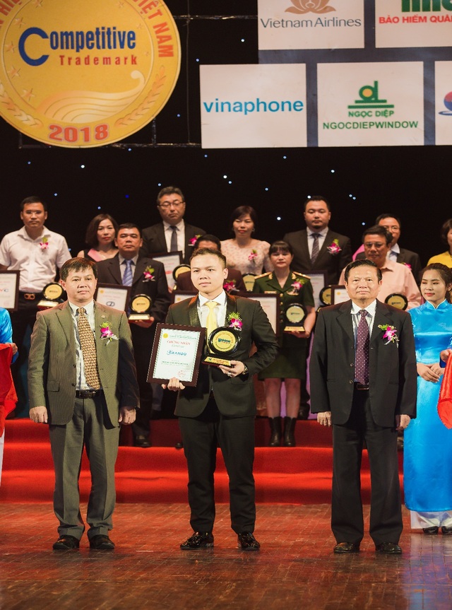 Đại diện lên nhận giải là ông Nguyễn Thái Sơn, TV HĐQT, Giám Đốc kinh Kinh Doanh Công ty