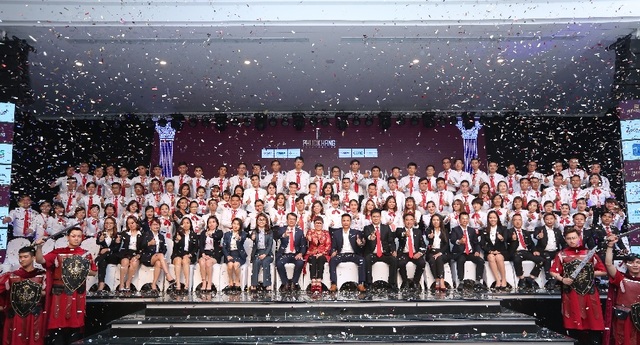 Sau teambuilding Đà Nẵng, DKRA Vietnam rầm rộ tuyển quân - 6 Ban lãnh đạo Phuc Khang Corporation, DKRA Vietnam và các chuyên viên sales DKRA Vietnam tại chương trình huấn luyện kinh doanh dự án Rome Diamond Lotus.