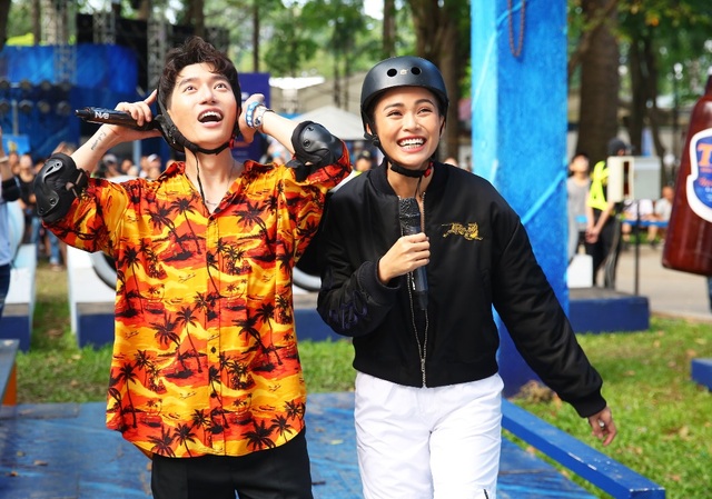 Không ngờ Châu Đăng Khoa ghi điểm với Mâu Thủy chỉ bằng điều này! - 4 Cả hai hợp nhau đến độ “tình bể bình” khi tham gia tại sự kiện