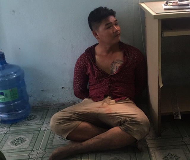Bị truy đuổi, tên cướp nhảy vào sân bay Tân Sơn Nhất lẩn trốn - 1 Nghi can Trần Ngọc Hào tại cơ quan công an