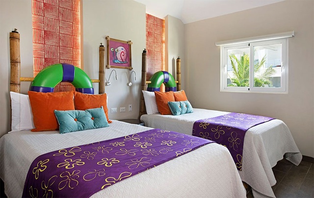 Độc lạ khách sạn hình... trái dứa - 6 Một trong các phòng ngủ lớn