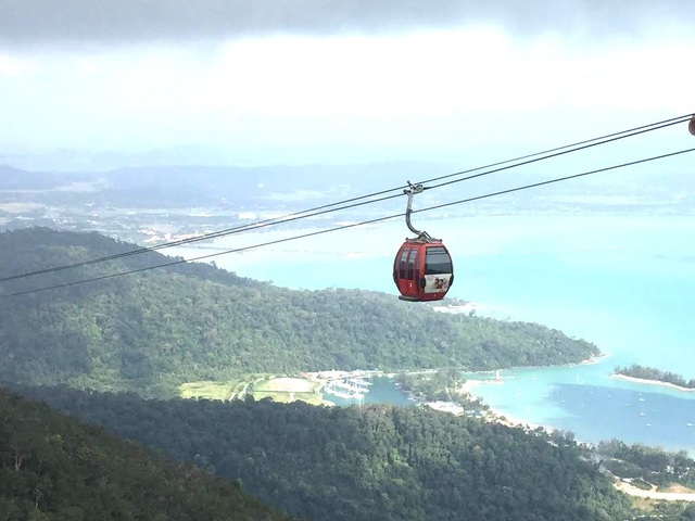 Du hí ở "xứ sở đại bàng" Langkawi và những trải nghiệm không thể quên - 2 Hệ thống cáp treo đưa du khách lên tới đỉnh Gunung Mat Chincang