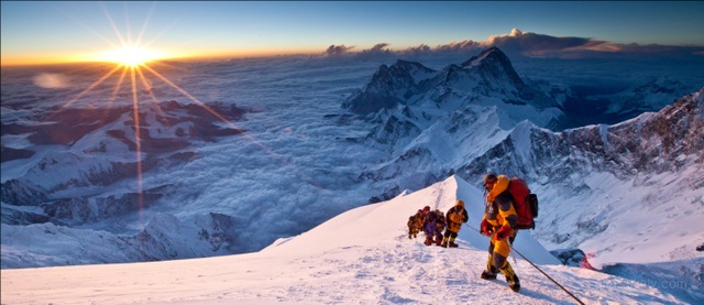 Trung Quốc đầu tư 14,7 triệu USD xây dựng khu du lịch gần đỉnh Everest - 1 Đỉnh Everest – nóc nhà thế giới, từ lâu vẫn là đỉnh cao chinh phục của các nhà leo núi chuyên nghiệp