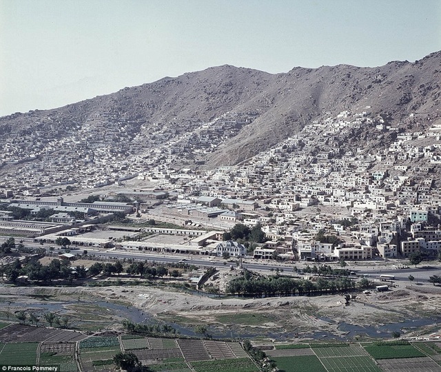 Hình ảnh thanh bình hiếm có của Afghanistan khi chưa xảy ra chiến tranh - 6 Nhìn thủ đô Kabul từ trên cao.
