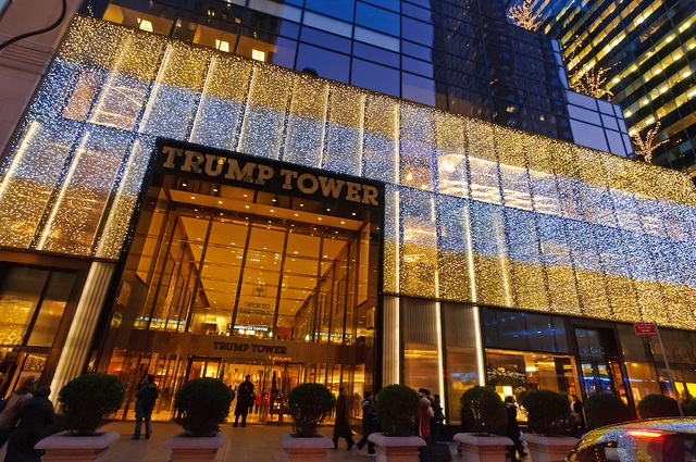 Du khách phàn nàn vì phòng khách sạn hướng tầm nhìn về tòa nhà Trump - 1 Nhiều du khách tỏ ý khó chịu khi phòng khách sạn có hướng nhìn về phía tòa nhà Trump