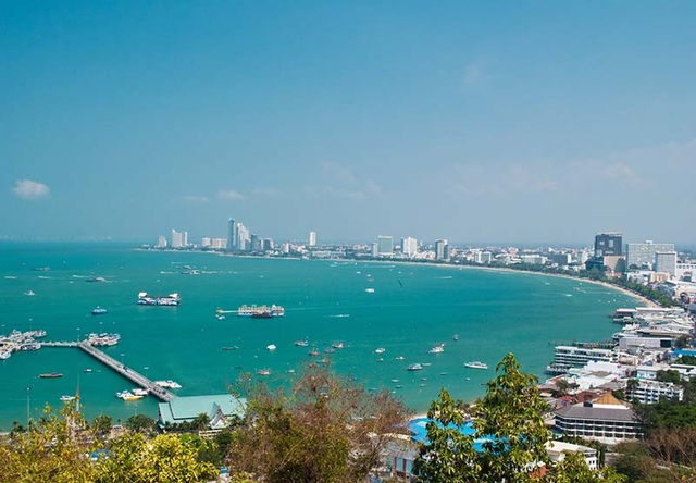 Cặp đôi khách Tây thản nhiên "làm chuyện ấy" ngay tại bãi biển công cộng - 2 Pattaya, thiên đường biển phía nam của Thái Lan là một trong những điểm đến hút khách bậc nhất tại quốc gia này