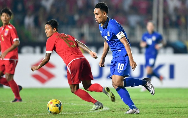 Teerasil Dangda bỏ xa các đối thủ trong cuộc đua Vua phá lưới AFF Cup - 1 Teerasil Dangda ghi cả 2 bàn thắng trong chiến thắng 2-0 của Thái Lan trước Myanmar