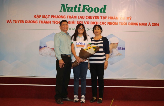 NutiFood thưởng 2000 USD cho cô trò Phương Trâm sau giải vô địch nhóm tuổi Đông Nam Á - 4 NutiFood thưởng 2000 USD cho cô trò Phương Trâm sau giải vô địch nhóm tuổi Đông Nam Á - 4