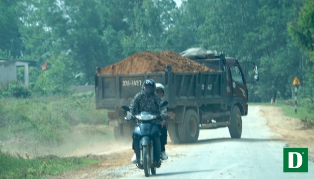 Nghệ An: “Loạn” khai thác đất trái phép - 13 Nghệ An: “Loạn” khai thác đất trái phép - 13