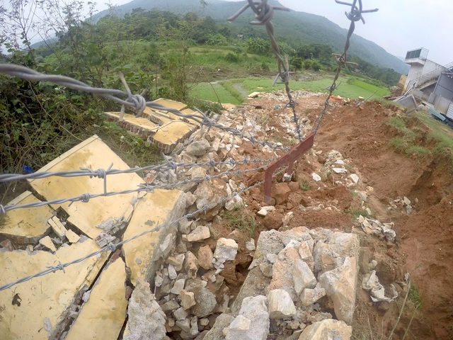 Nghệ An: Công trình trường học hơn 40 tỷ nghi bị bớt xén? - 18 Nghệ An: Công trình trường học hơn 40 tỷ nghi bị bớt xén? - 18