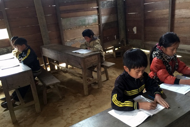 Cảm phục đôi vợ chồng giáo viên "cắm bản", mỗi ngày nói 3 thứ tiếng - 4 Lớp học với nhiều bậc học ở Thằm Thẩm.