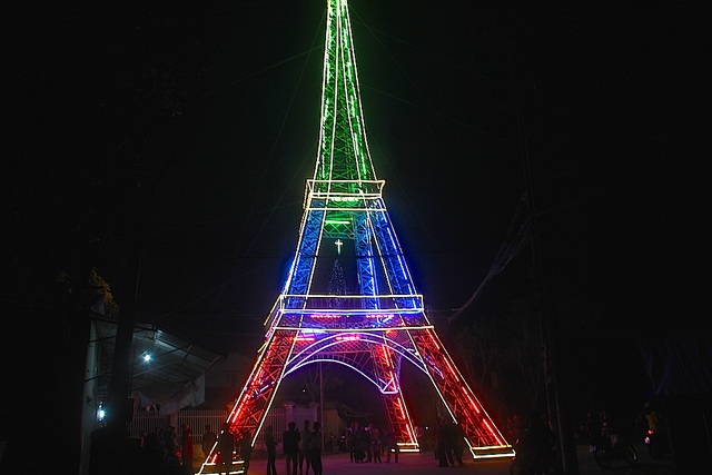 Giáo dân Xứ Nghệ làm “Tháp Eiffel” đón Giáng sinh độc nhất Việt Nam - 5
