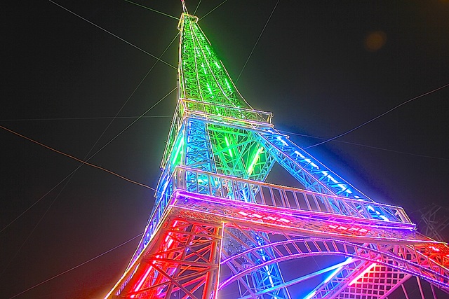 Giáo dân Xứ Nghệ làm “Tháp Eiffel” đón Giáng sinh độc nhất Việt Nam - 13