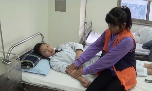 “Đừng để con phải chết, mẹ ơi…” - 4 Sự sống của cô bé Linh đang đếm ngược từng ngày nếu như không được chữa trị kịp thời.