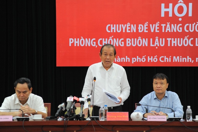 Cả đại đội xe chở thuốc lá lậu chạy ầm ầm mà không bị... chặn - 2 Phó Thủ tướng Trương Hòa Bình yêu cầu không để tái diễn tình trạng hàng đoàn xe máy chở thuốc lá lậu từ biên giới về TPHCM mà không bị ngăn chặn