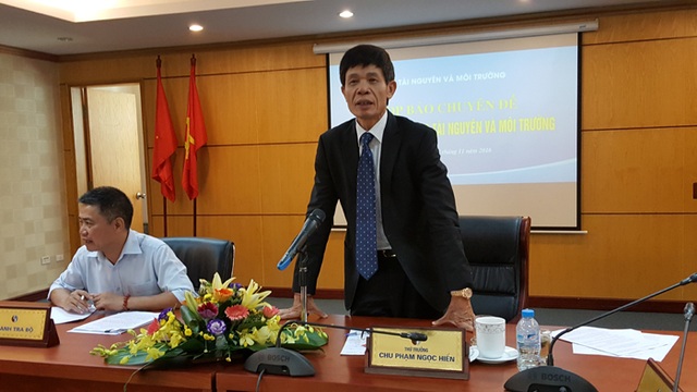 Trách nhiệm của cựu Bộ trưởng Nguyễn Minh Quang tới đâu trong vụ Formosa? - 1 Thứ trưởng Chu Phạm Ngọc Hiển trả lời tại cuộc họp báo (Ảnh: Thế Kha)