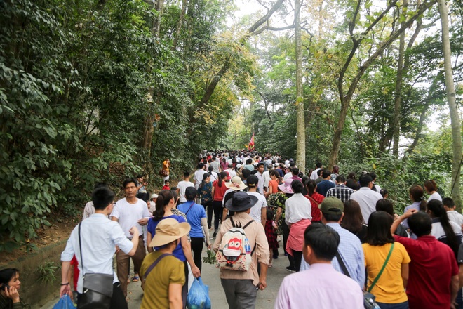 Biển người hành hương về Đền Hùng trước ngày Giỗ Tổ - 14 Biển người hành hương về Đền Hùng trước ngày Giỗ Tổ - 14