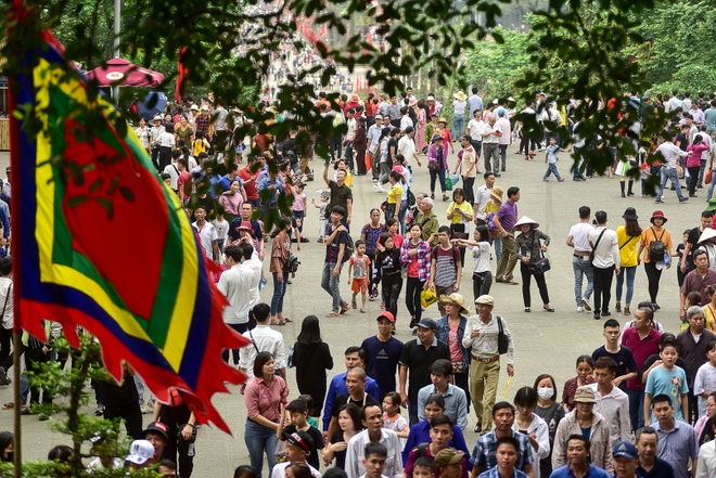 Biển người hành hương về Đền Hùng trước ngày Giỗ Tổ - 15 Biển người hành hương về Đền Hùng trước ngày Giỗ Tổ - 15