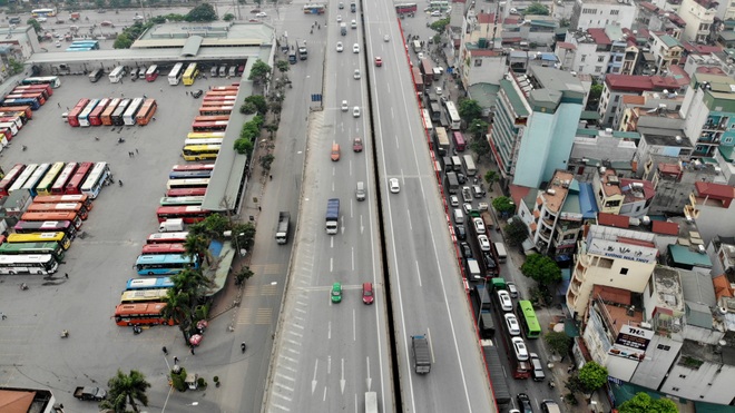 Toàn cảnh xén dải phân cách đường vành đai 3 nút giao Giải Phóng - Ngọc Hồi - 2 Toàn cảnh xén dải phân cách đường vành đai 3 nút giao Giải Phóng - Ngọc Hồi - 2