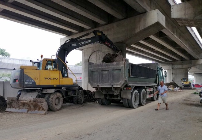 Toàn cảnh xén dải phân cách đường vành đai 3 nút giao Giải Phóng - Ngọc Hồi - 14 Toàn cảnh xén dải phân cách đường vành đai 3 nút giao Giải Phóng - Ngọc Hồi - 14