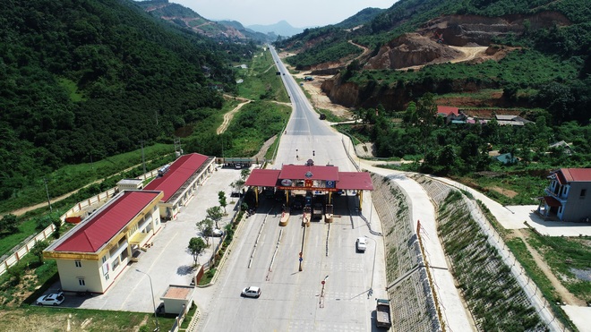 BOT Hòa Lạc-Hòa Bình hỗn loạn, tài xế về nhà ngủ, bỏ xe giữa làn thu phí - 1 BOT Hòa Lạc-Hòa Bình hỗn loạn, tài xế về nhà ngủ, bỏ xe giữa làn thu phí - 1