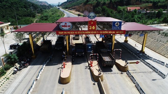 BOT Hòa Lạc-Hòa Bình hỗn loạn, tài xế về nhà ngủ, bỏ xe giữa làn thu phí - 4 BOT Hòa Lạc-Hòa Bình hỗn loạn, tài xế về nhà ngủ, bỏ xe giữa làn thu phí - 4