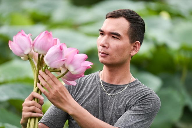 Chàng trai 8x bỏ công việc ngàn đô và hành trình đi tìm hoa sen “bất tử” - 2 Chàng trai 8x bỏ công việc ngàn đô và hành trình đi tìm hoa sen “bất tử” - 2