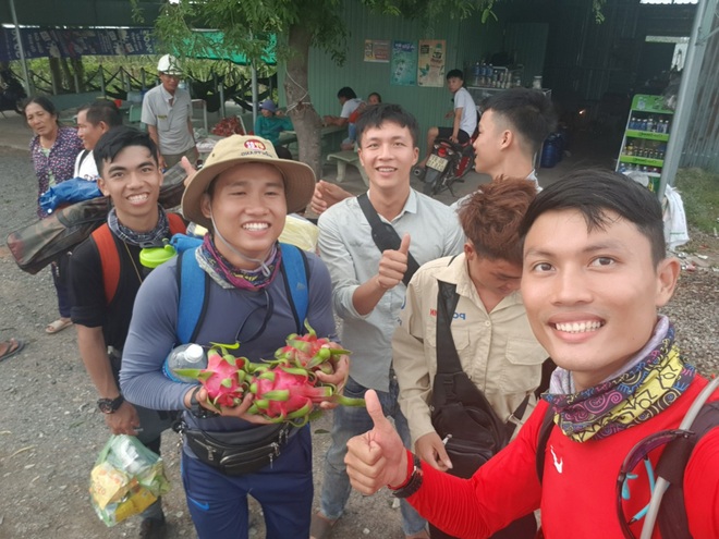 Hành trình xuyên Việt trong 48 ngày của thầy giáo Sài Gòn với 500 nghìn đồng - 11 Hành trình xuyên Việt trong 48 ngày của thầy giáo Sài Gòn với 500 nghìn đồng - 11